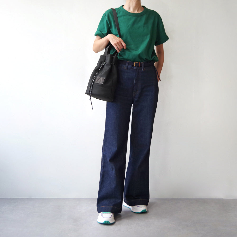 DRAWSTRING SHOULDER BAG BLACK
