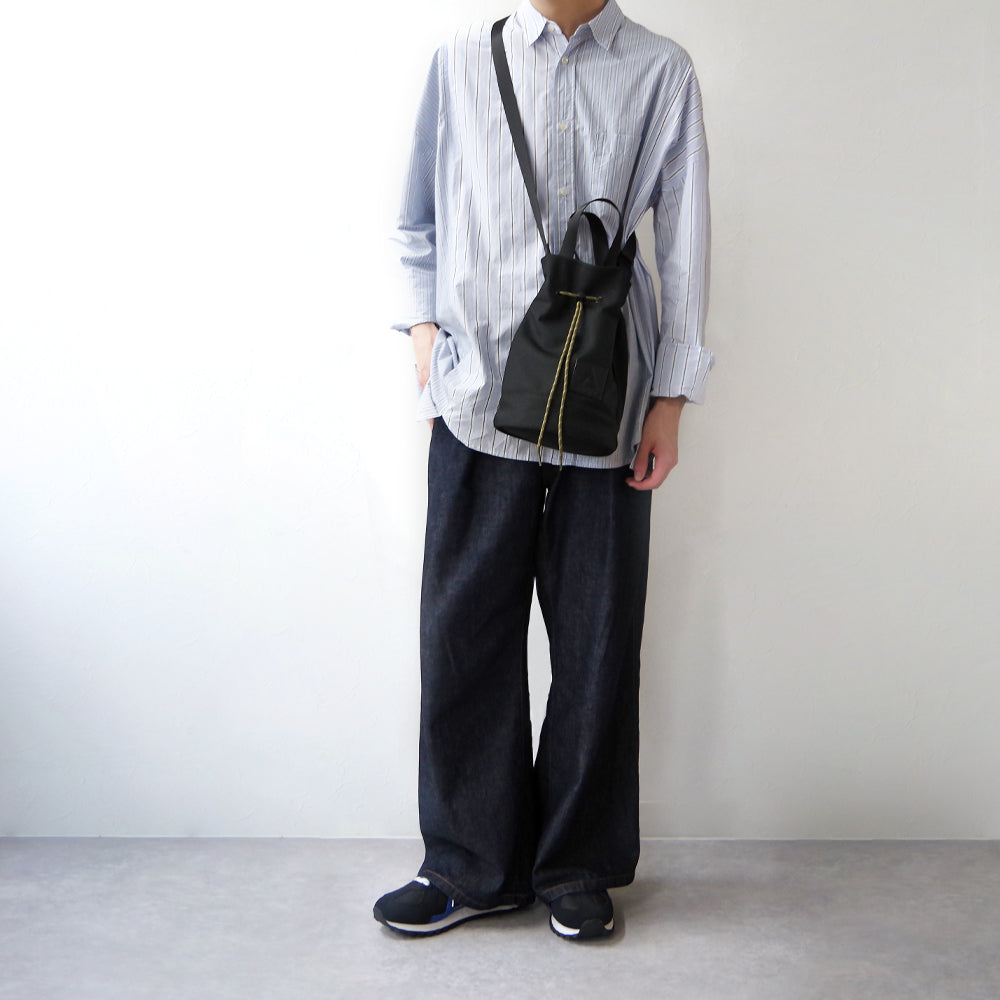 DRAWSTRING SHOULDER BAG BLACK