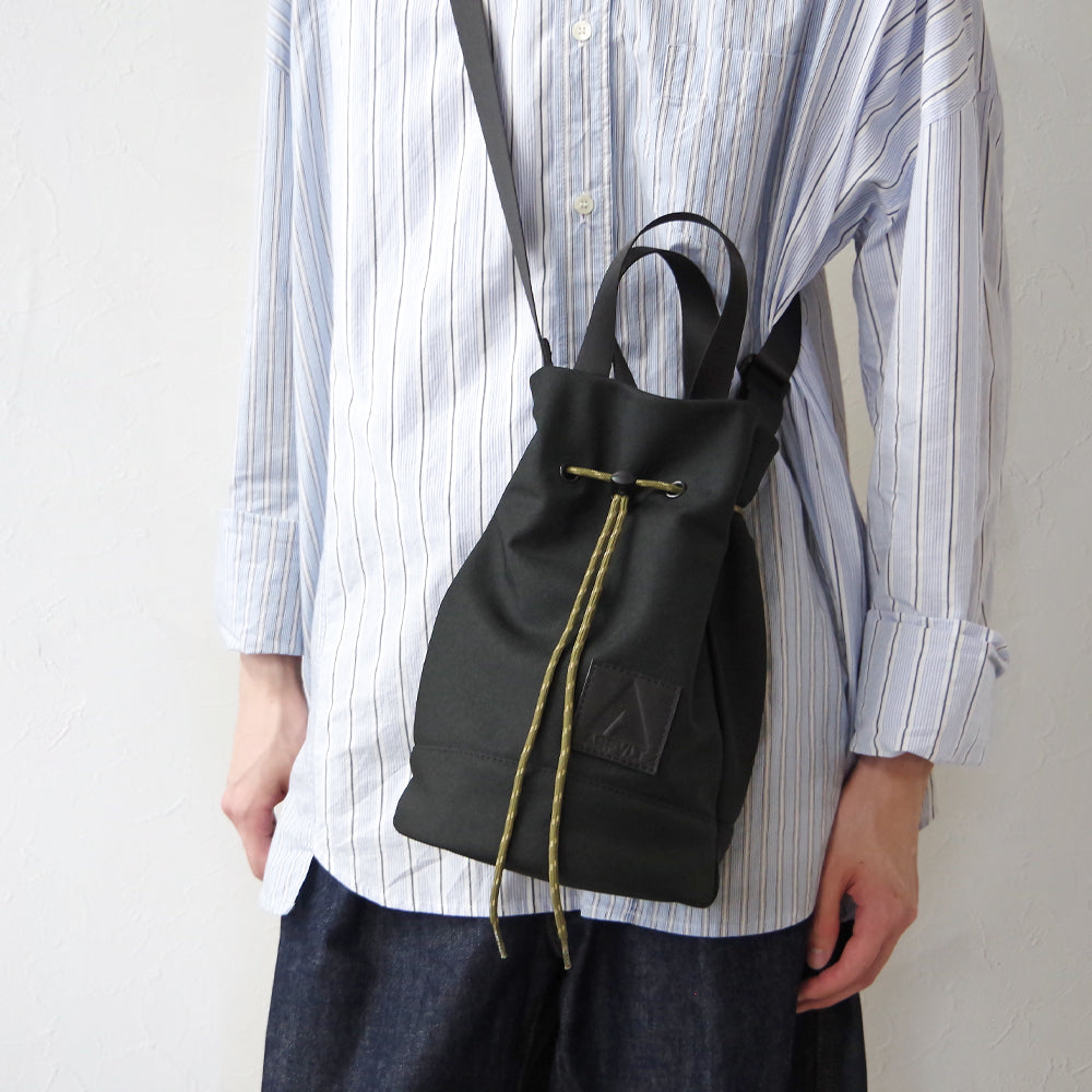DRAWSTRING SHOULDER BAG BLACK