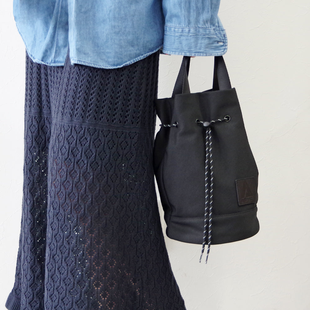 DRAWSTRING SHOULDER BAG BLACK