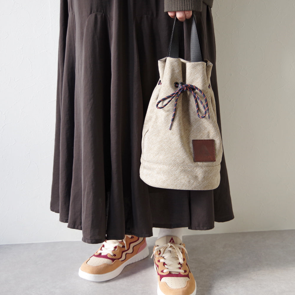 DRAWSTRING SHOULDER BAG BEIGE