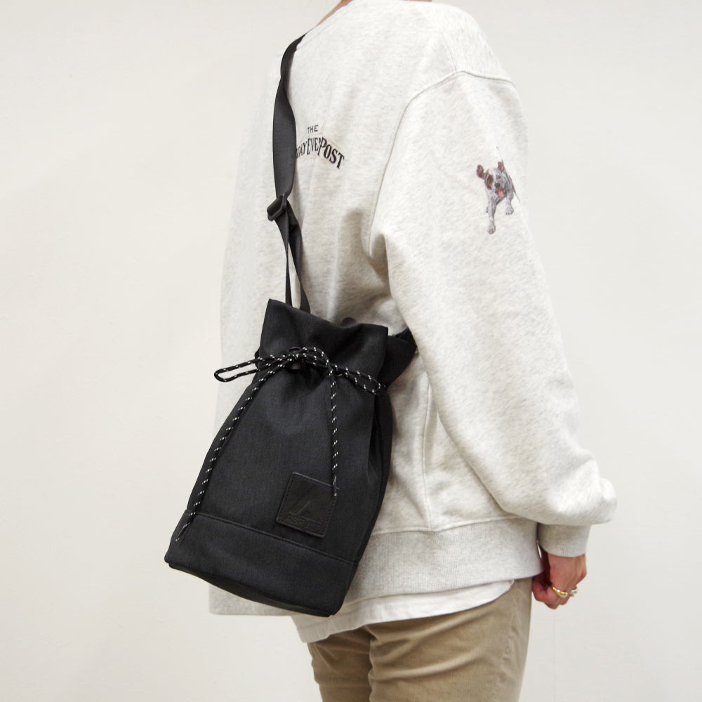 DRAWSTRING SHOULDER BAG BLACK