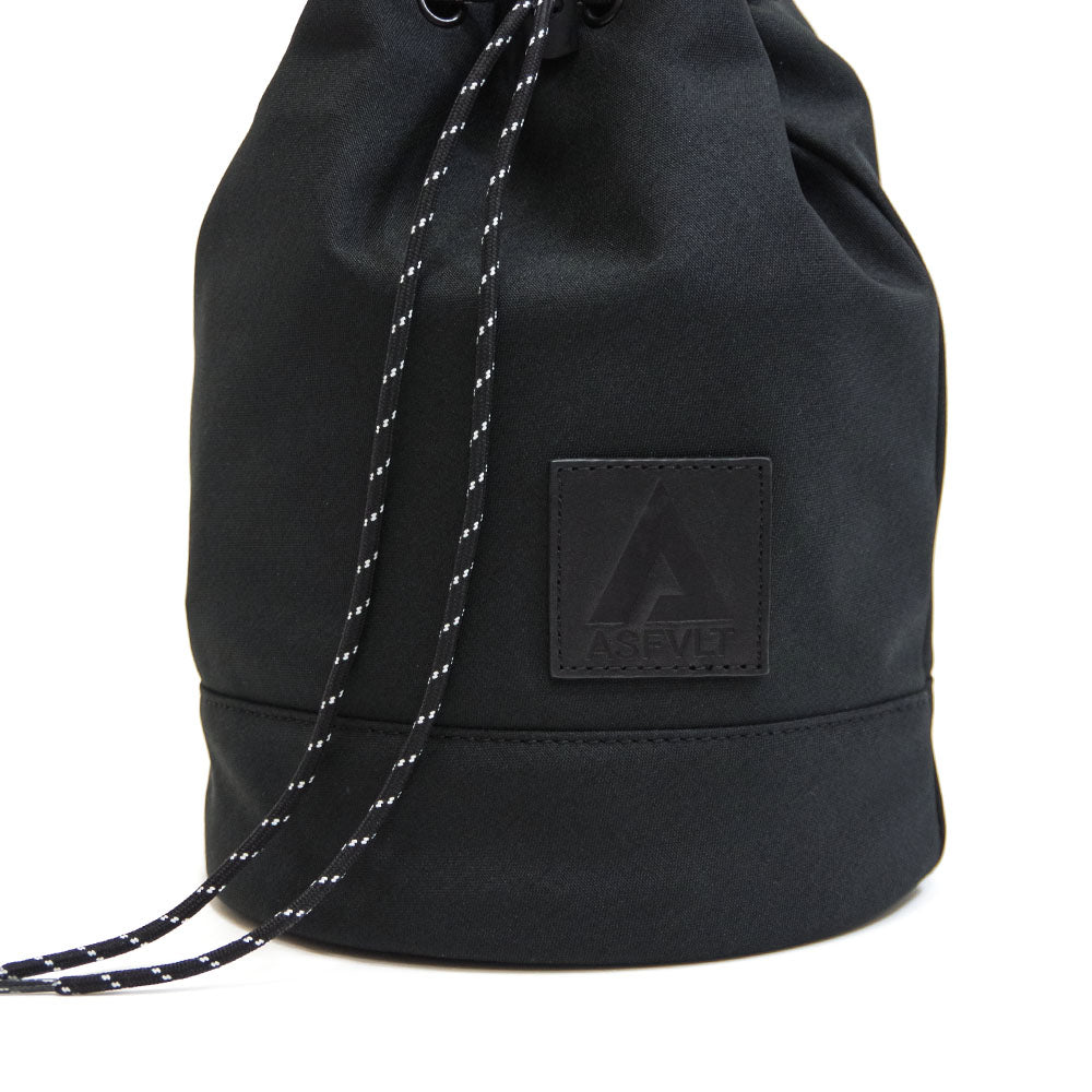 DRAWSTRING SHOULDER BAG BLACK