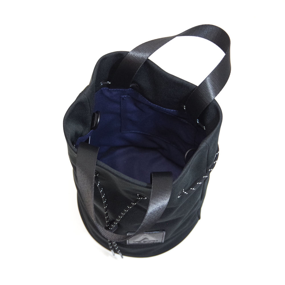 DRAWSTRING SHOULDER BAG BLACK
