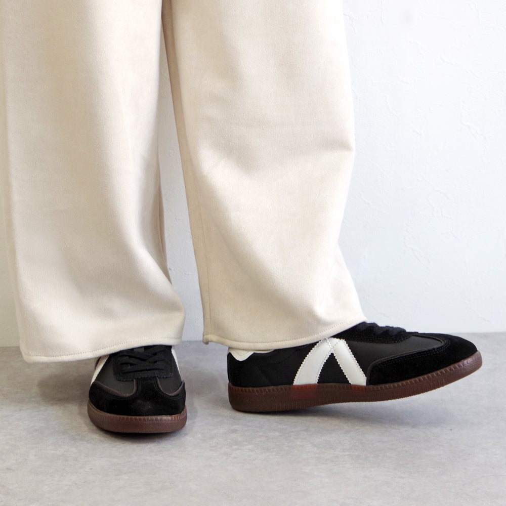 ELITE CLASSIC BLACK WHITE DK GUM