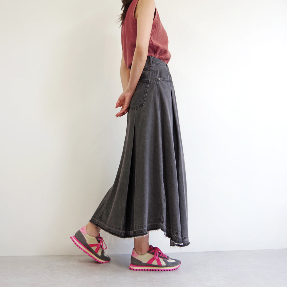 GATE GREY TAN MAGENTA SNAKE