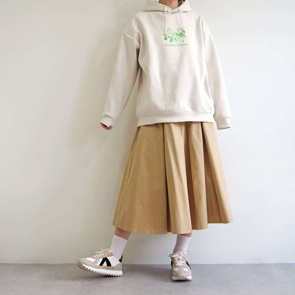 GATE WHITE TAN BLACK GREY