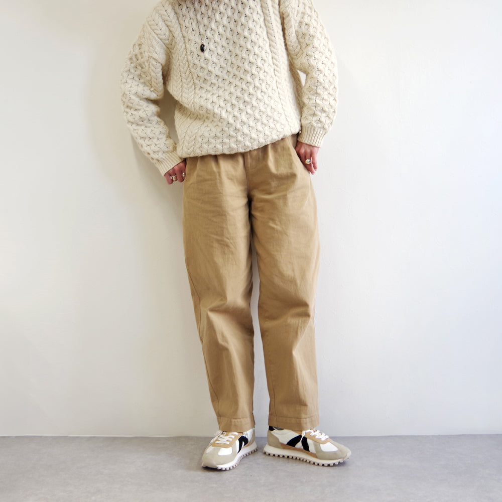 GATE WHITE TAN BLACK GREY