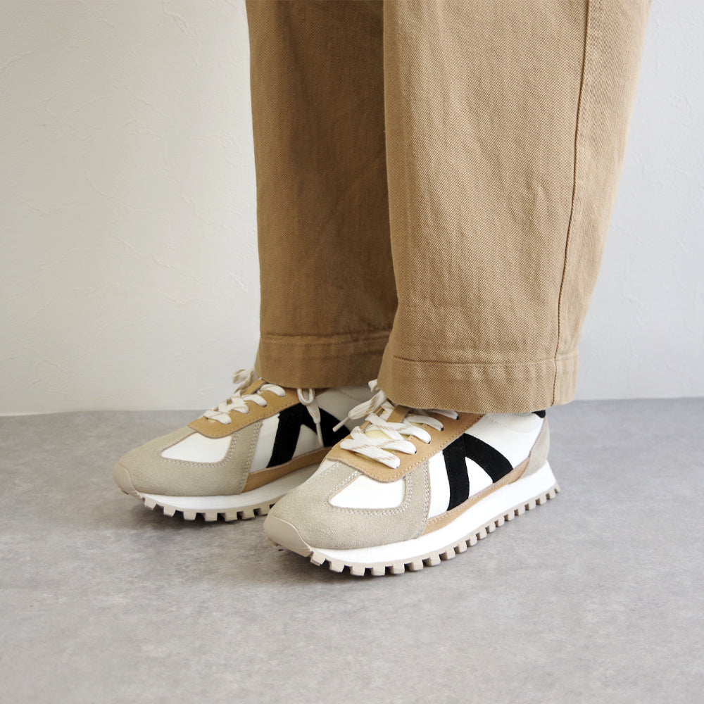 GATE WHITE TAN BLACK GREY