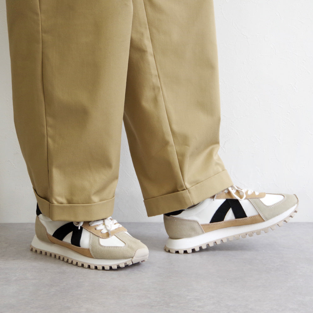 GATE WHITE TAN BLACK GREY