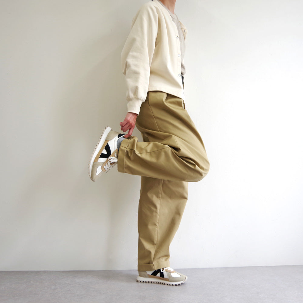 GATE WHITE TAN BLACK GREY
