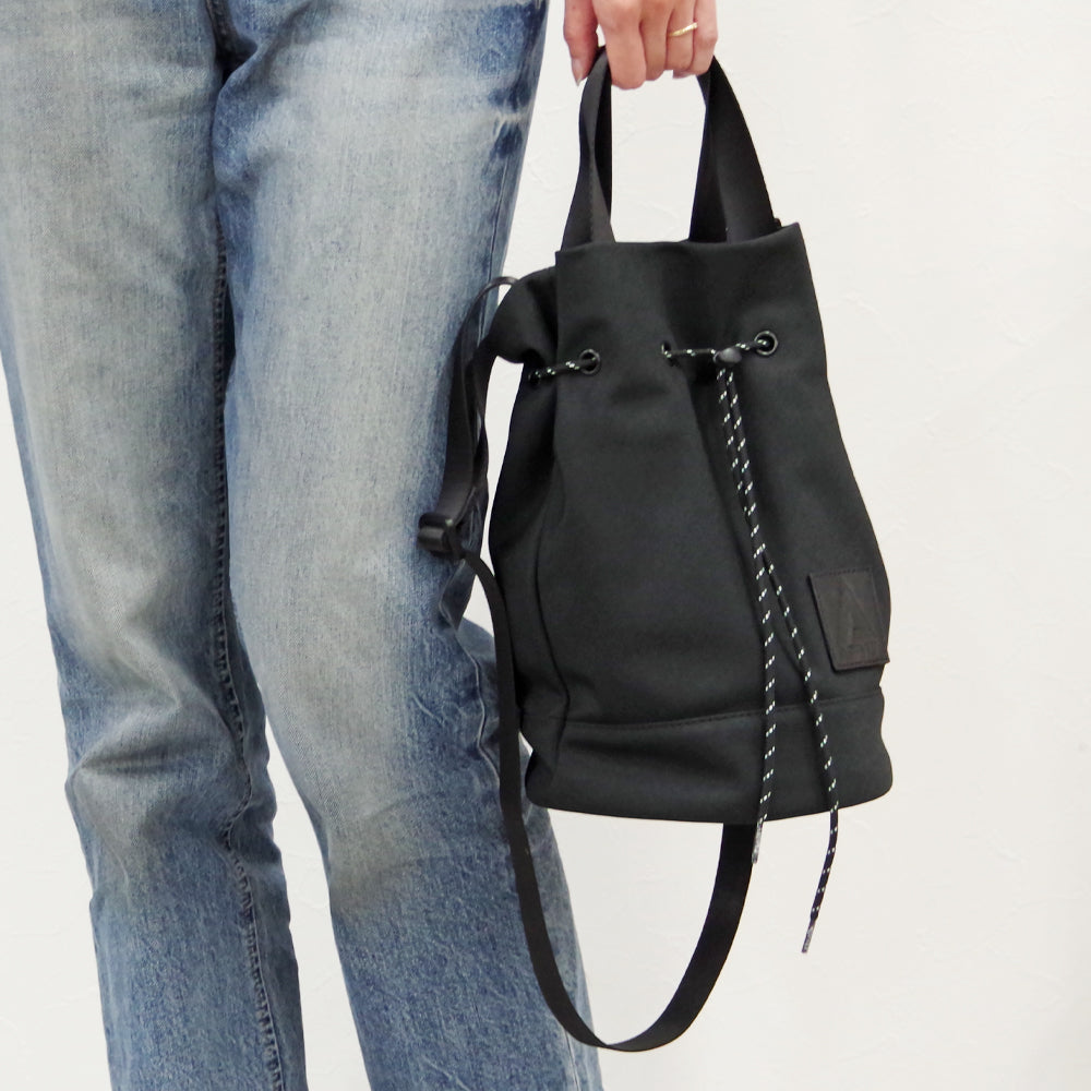 DRAWSTRING SHOULDER BAG BLACK