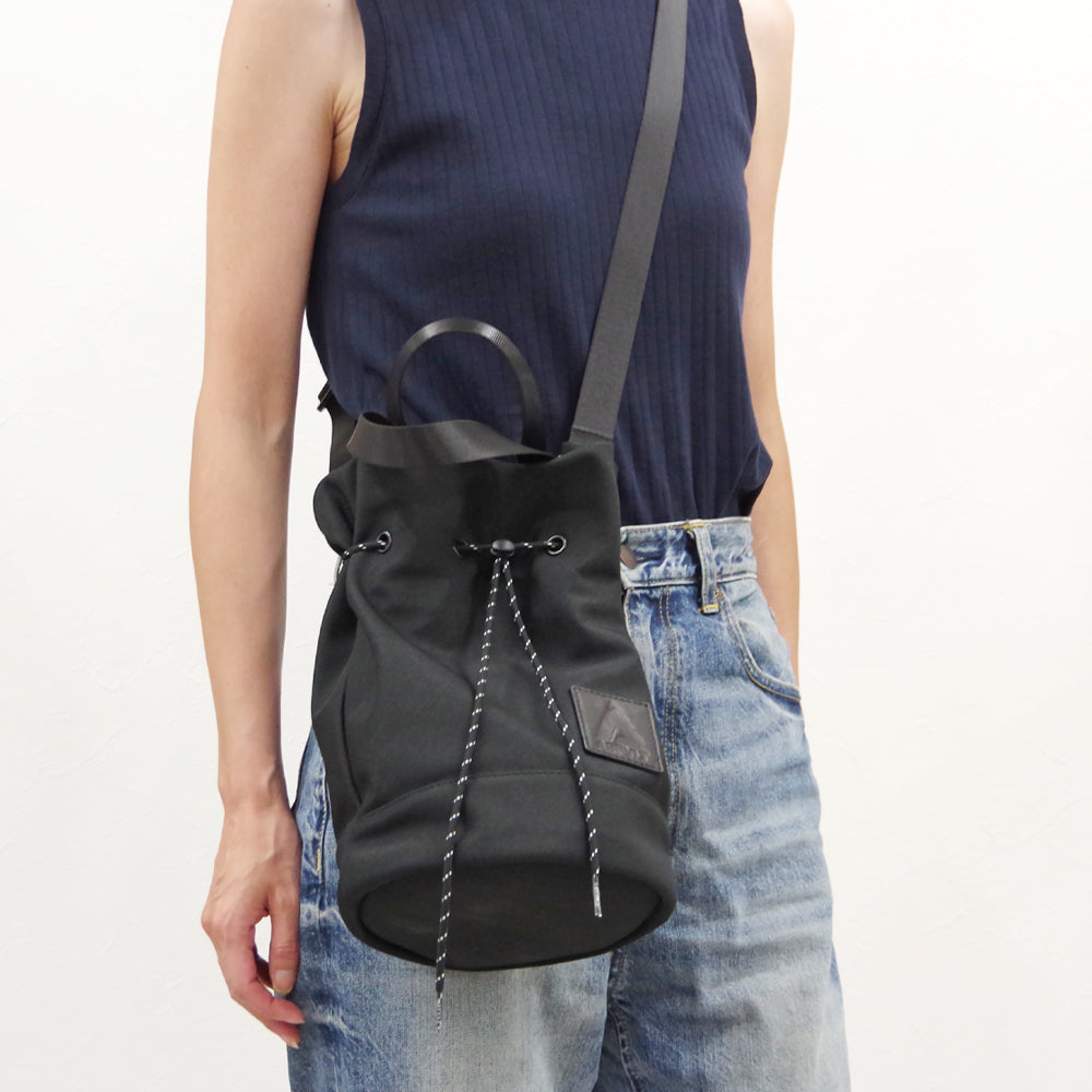 DRAWSTRING SHOULDER BAG BLACK