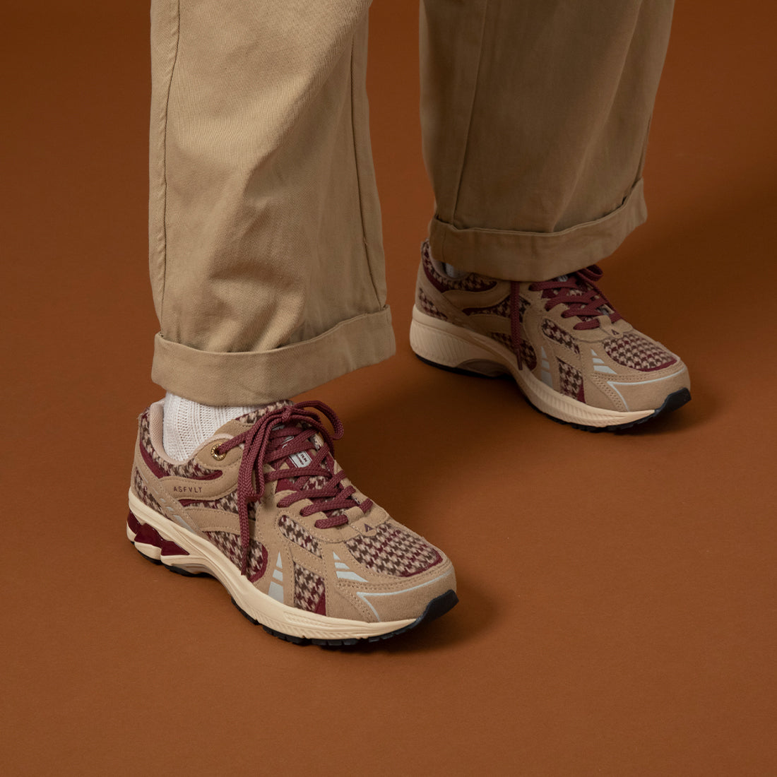 CITY RUN CR021 TAN WINE HERRINGBONE